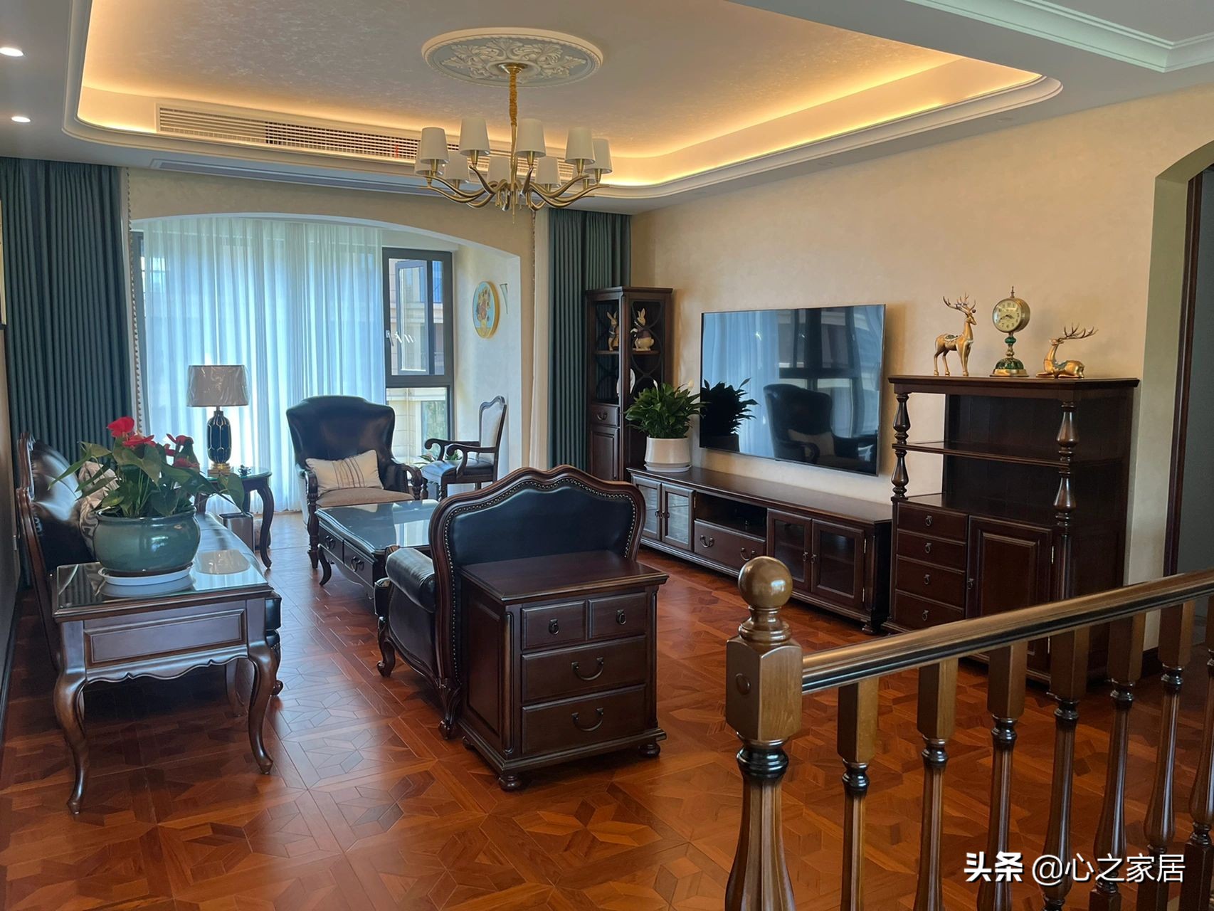 160㎡美式家装风格，复古中透着奢华大气，客餐厅之间的栏杆很棒