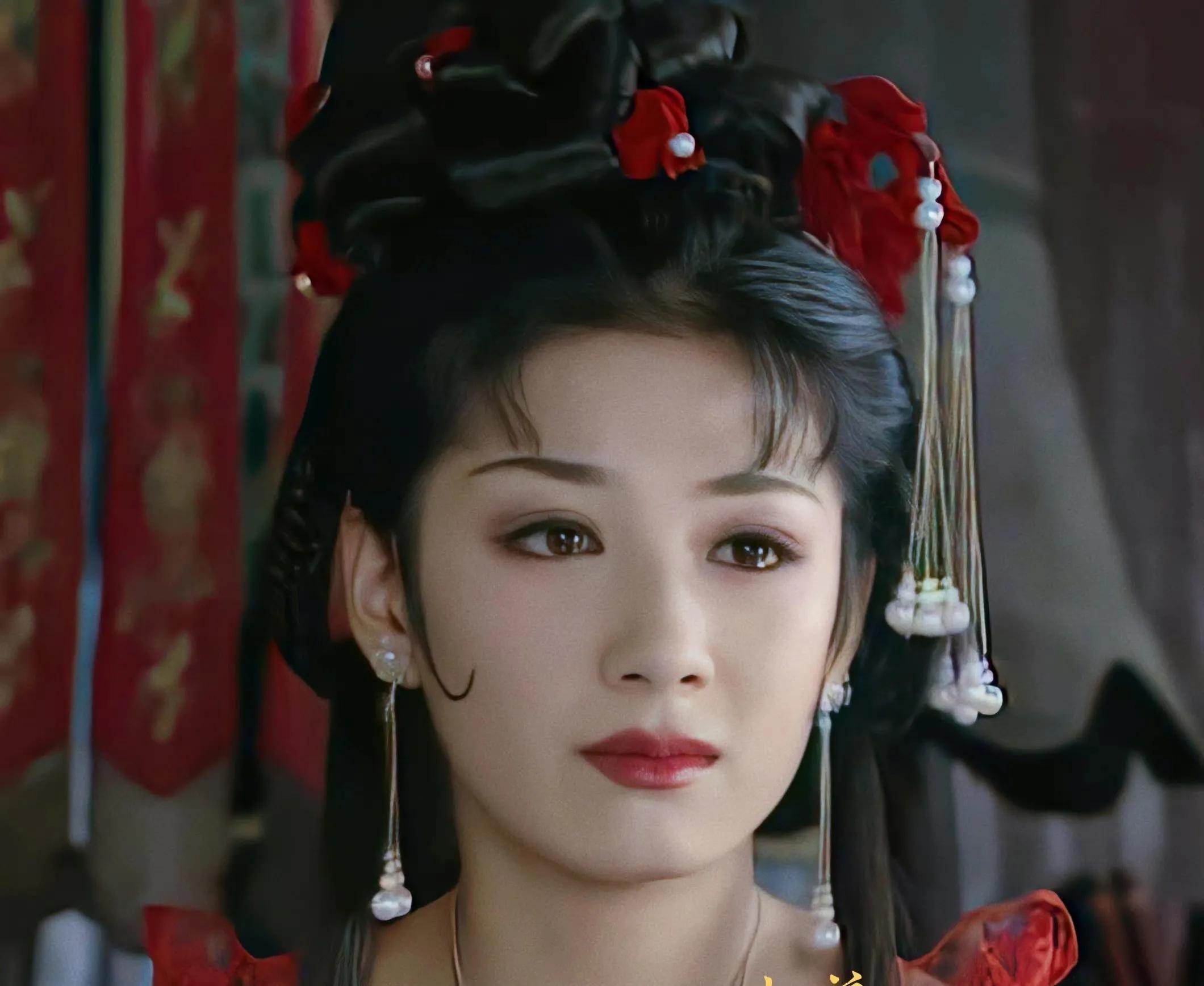 有一种“毁容”叫眼睛凹陷！杨幂比同龄人老10岁，陶虹直接认不出