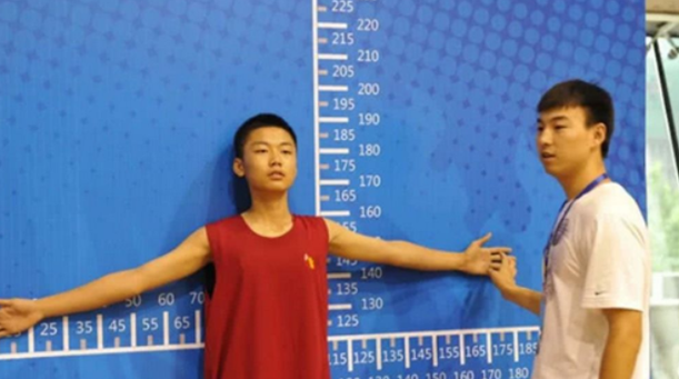 男生最佳身高是多少？180cm不是理想标准，学妹：这个身高刚刚好