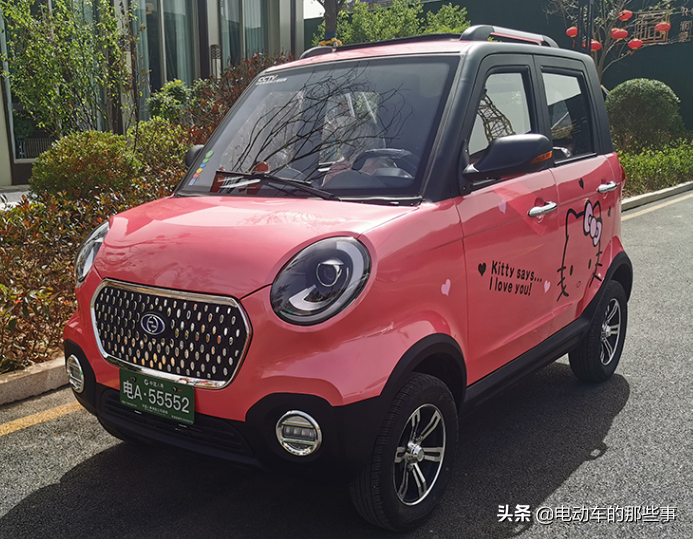 3款低速四轮电动车，个头小巧，最大续航200公里，适合老年人代步
