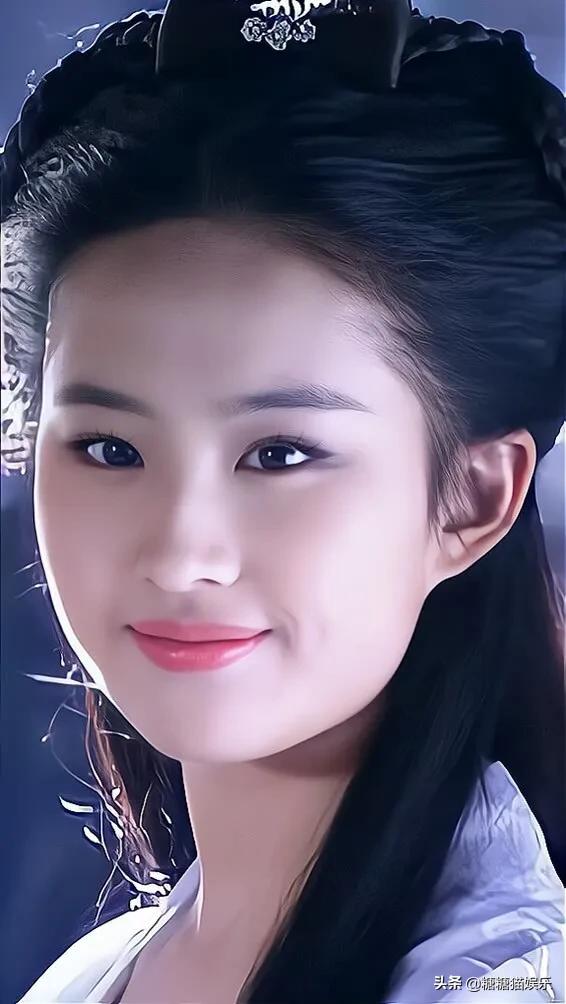当李若彤遇到刘亦菲时，两大女神，谁的小龙女更美一筹？