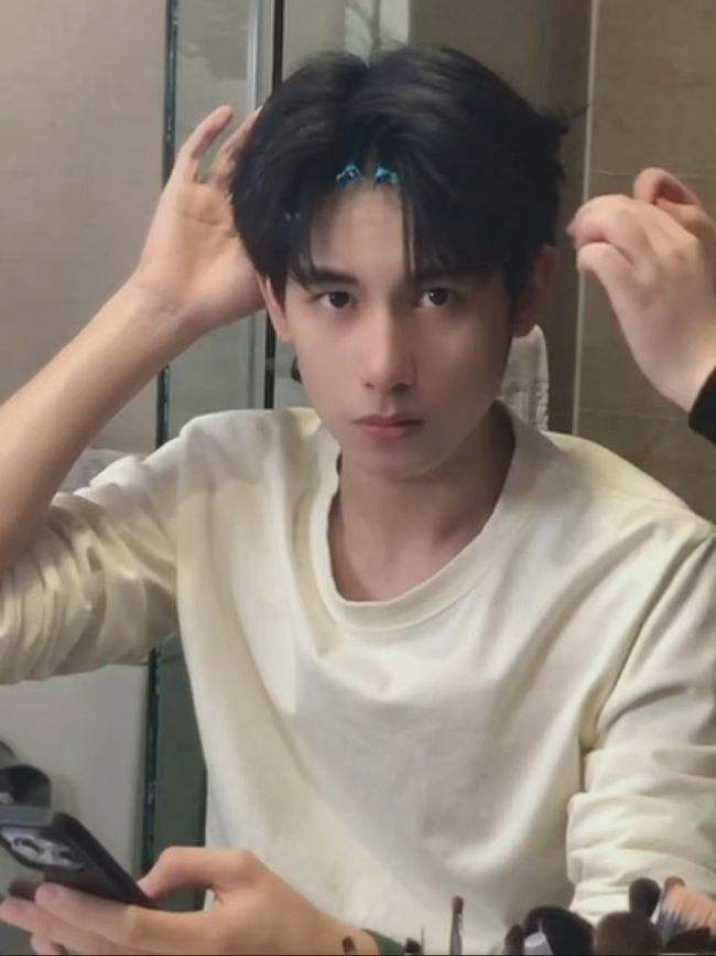 00后童星长大面临尴尬，有人资源逆天，有人高颜值无人捧，意难平