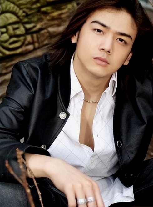 杨烁：从红极一时到被万人嘲讽，成也“小包总”，败也“小包总”