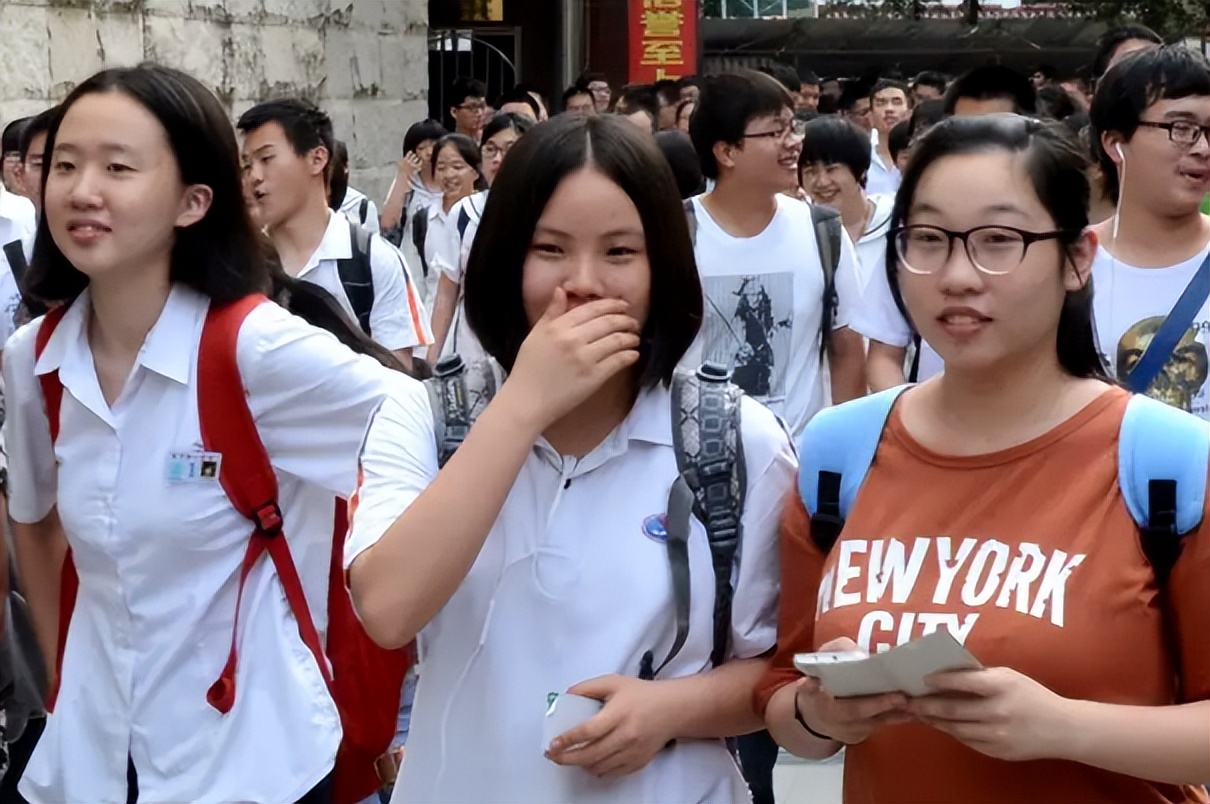 2022高考人数出炉，看到河南的高考人数，才知道各省份差距如此大