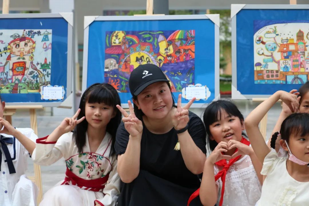 连接梦想，缤纷童年｜双流区实验小学外国语学校举行美术社团展览