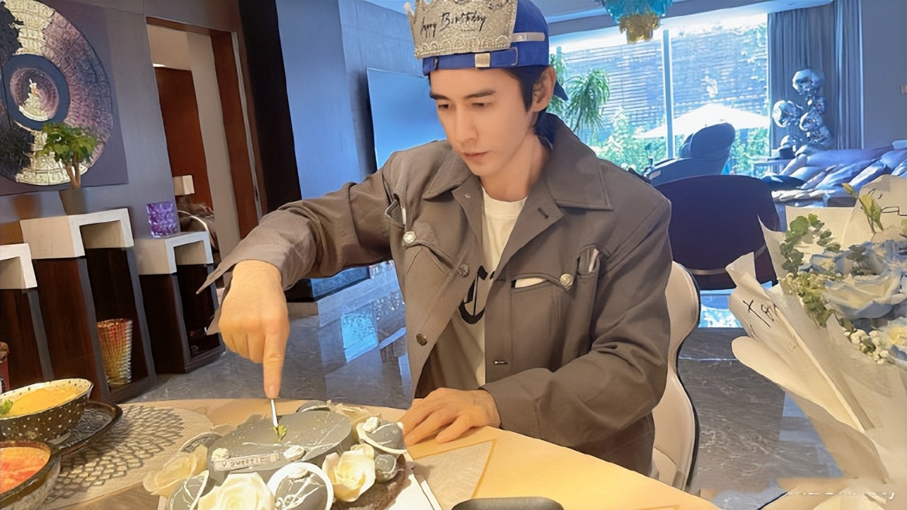 钟丽缇晒照为老公庆生，两女儿身高超妈妈，张伦硕搂着妻女好幸福