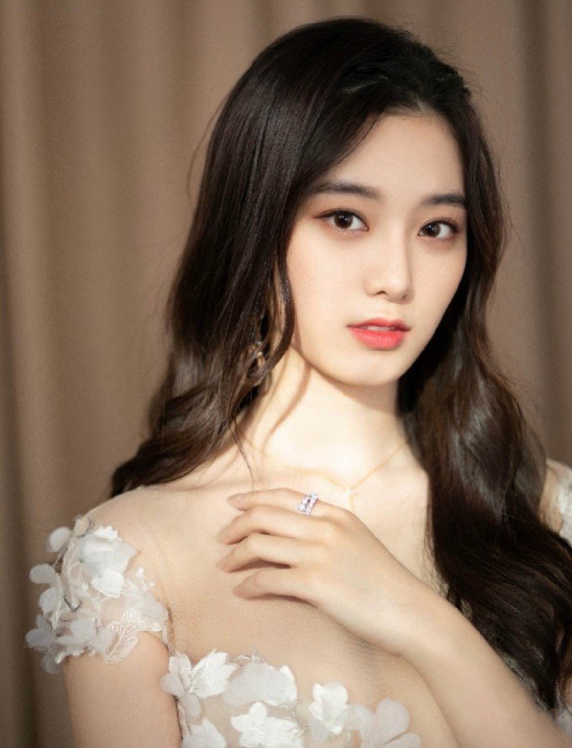 苏王——颧骨过宽也可以塑造经典美女