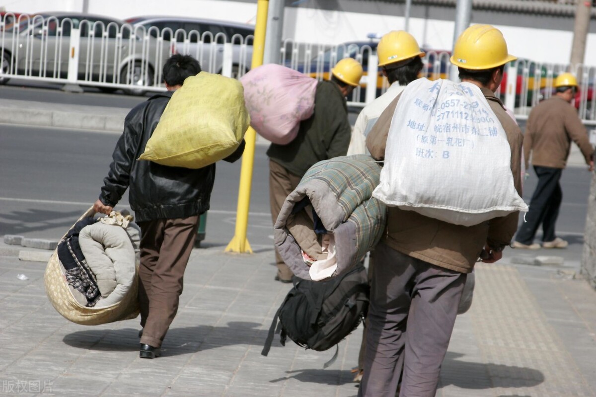 农民工日薪高达五六百,专家:农民工收入整体偏低!为什么?