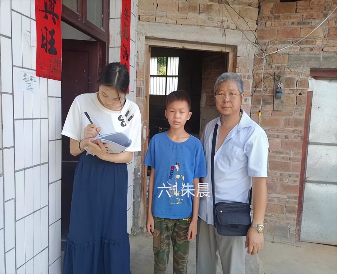 新宁县万塘乡中心小学开展暑期防溺水家访活动