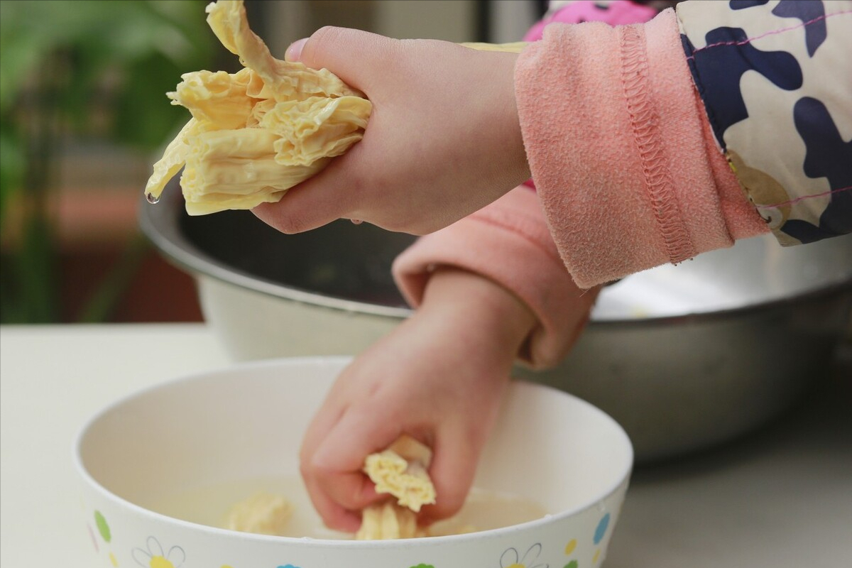 泡腐竹只懂加水，难怪泡不软有硬芯，教你2招，软而不烂有弹性
