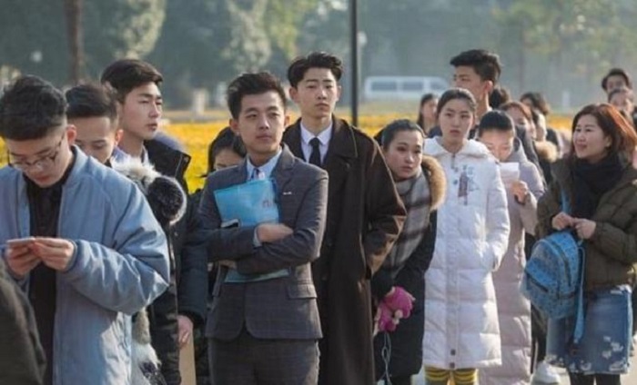 艺考现场帅哥美女如云，到底是故意炒作？还是加分需要？