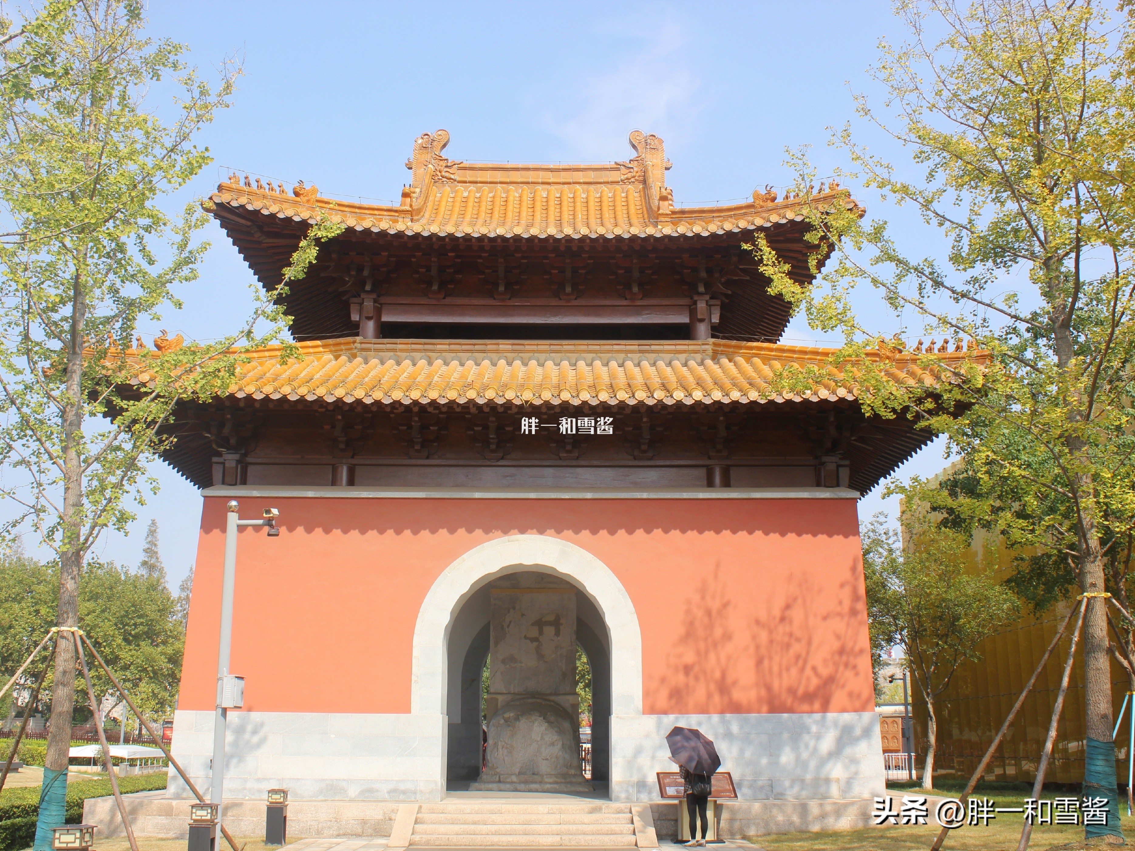 御碑遗址御碑亭基址一共2座,分别在中轴线南北两侧,南部为永乐御碑