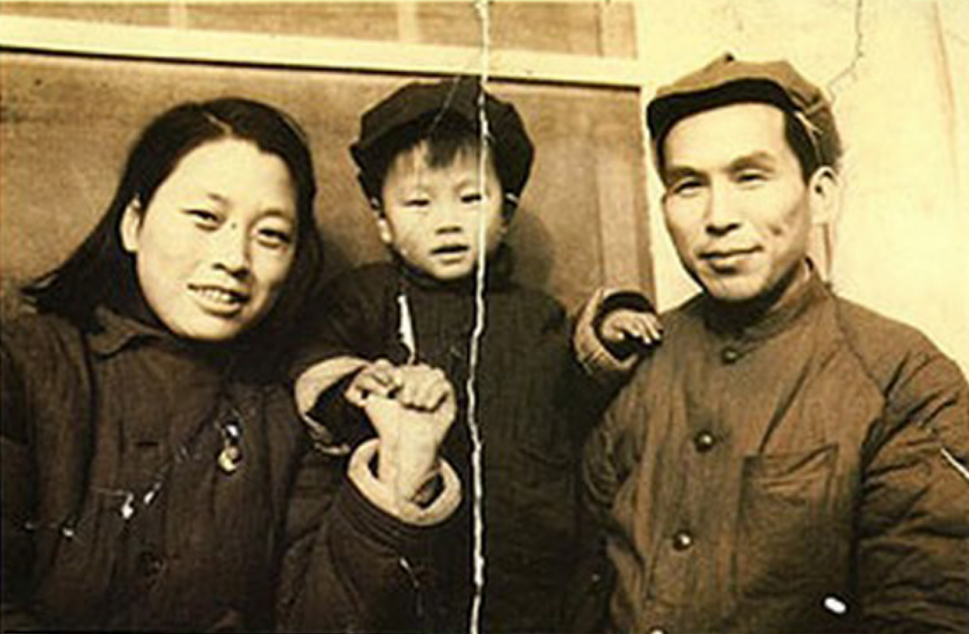 著名歌唱家王昆：和丈夫相伴71年，丈夫离世2个月后，她追随而去