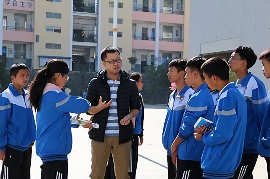 高考到底难不难？教授：每看到评论说高考题很难，我都觉得很简单