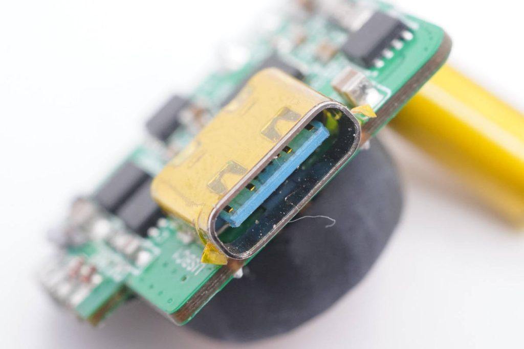 一个顶三个，支持三设备同时快充，安克100W氮化镓超能充拆解