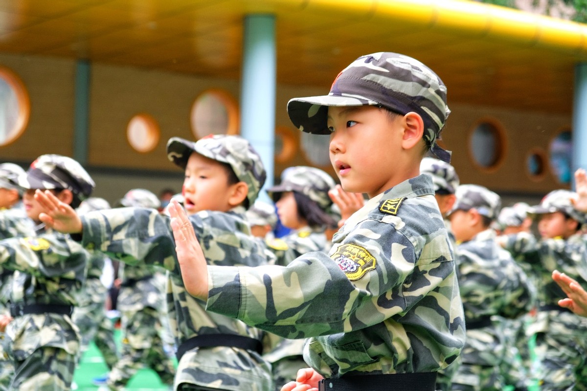 阳光小兵展英姿 童心共筑强国梦——南京市力联阳光幼儿园开展第三届“国防爱国主题教育”汇报活动