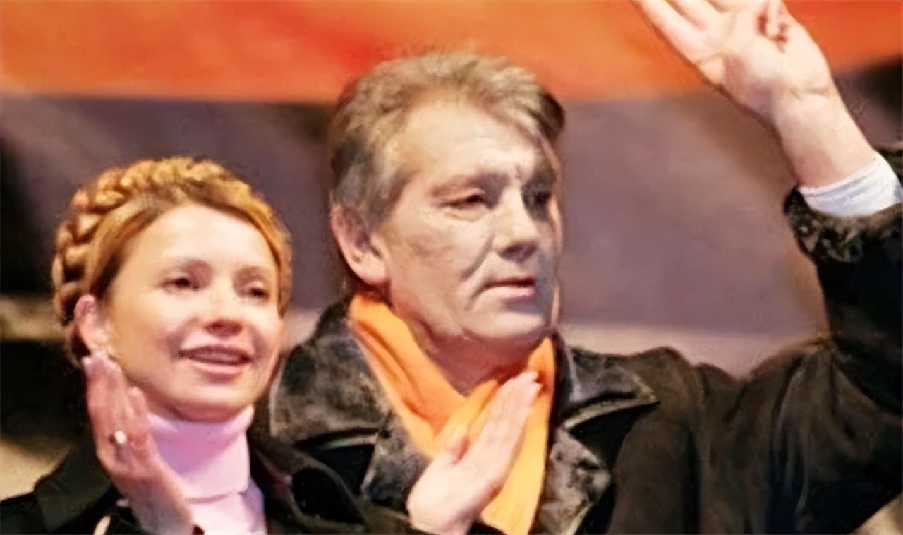 2011年乌克兰总理入狱，一身淤青并非被虐，而是与律师在牢房有染