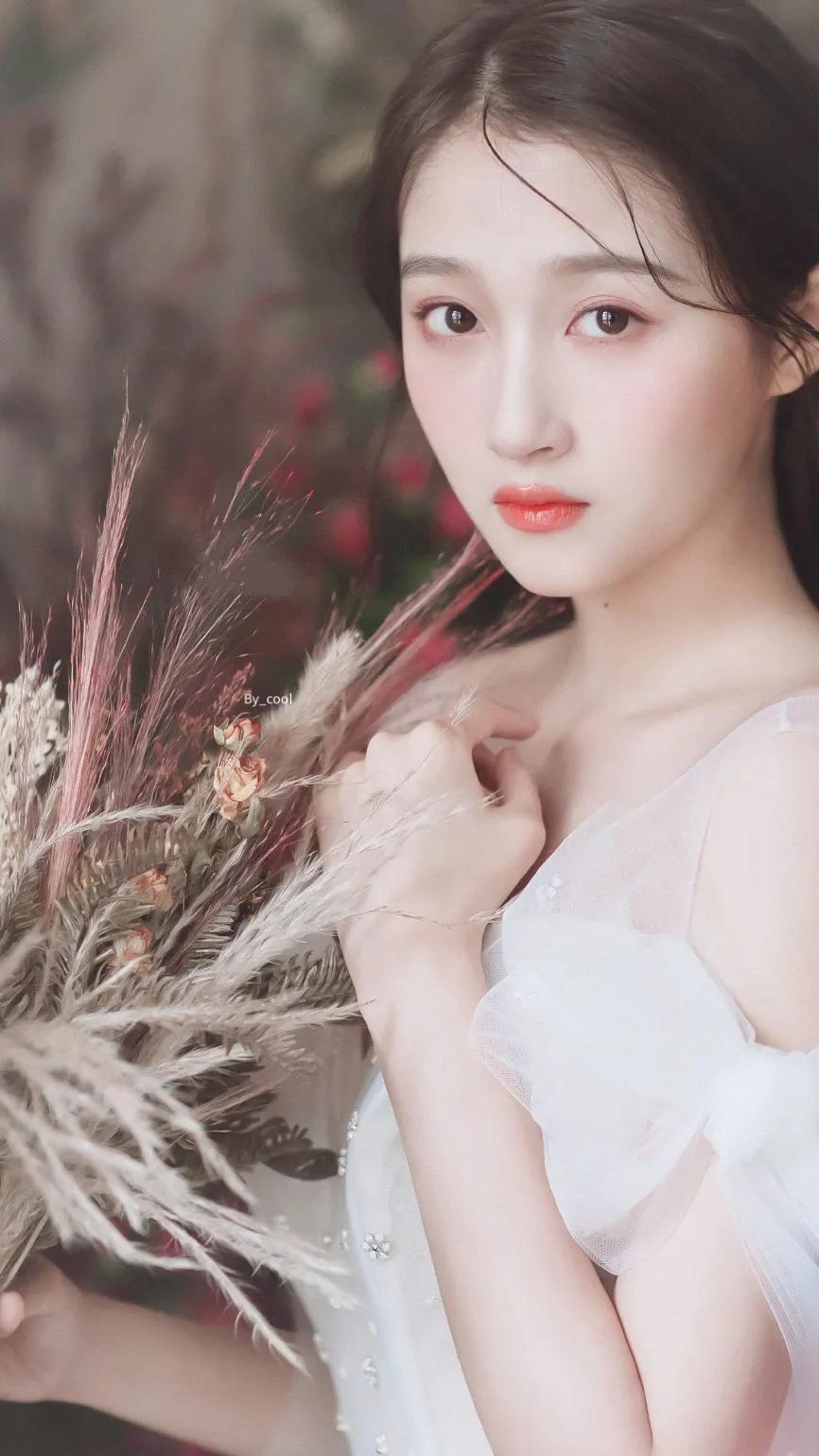 关晓彤和蒋依依，谁更有灵气