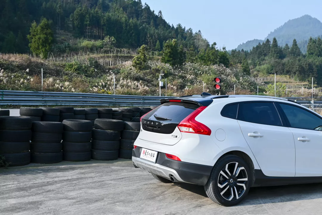 不甘平庸的另类钢炮——二手沃尔沃 V40CC