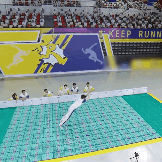 蔡徐坤 弹跳力惊人