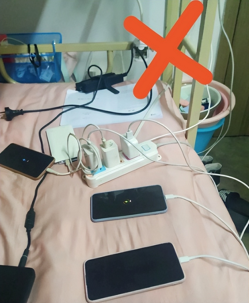 避免用大功率的电器学生们在宿舍生活的时候,可能有时候会需要用到大