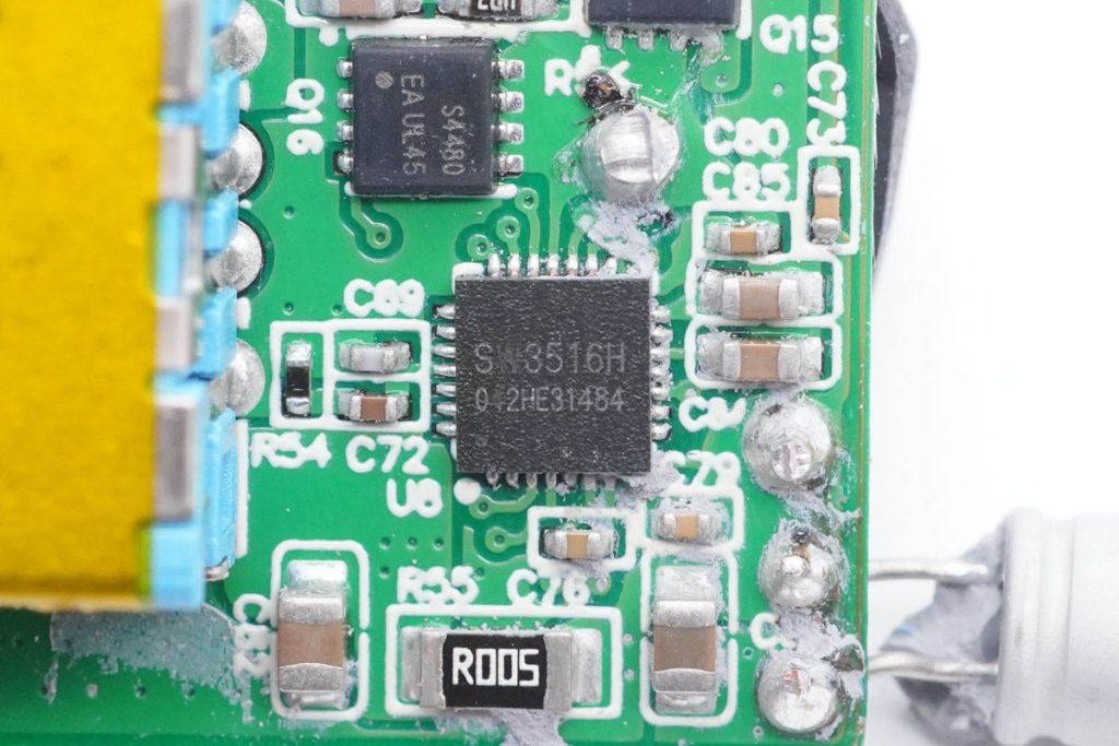 一个顶三个，支持三设备同时快充，安克100W氮化镓超能充拆解