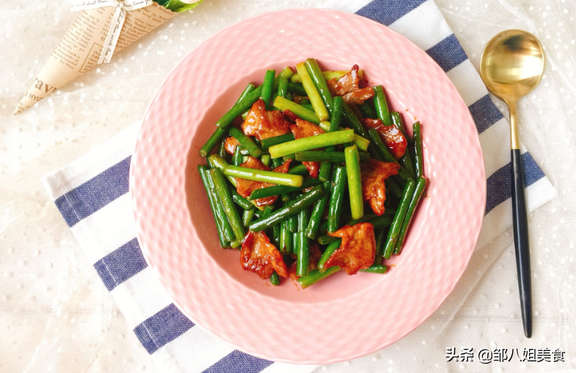 买蒜苔时，“红头和绿头”买哪种？不仅仅是颜色不同，弄明白再买