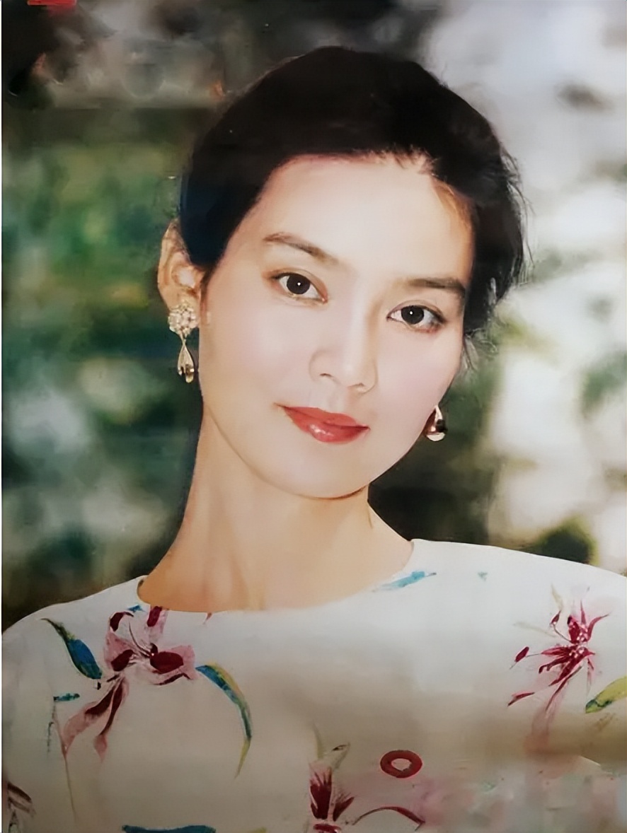 50年代出生的内地女明星，总有一种蓬勃生命力的美，璀璨夺目