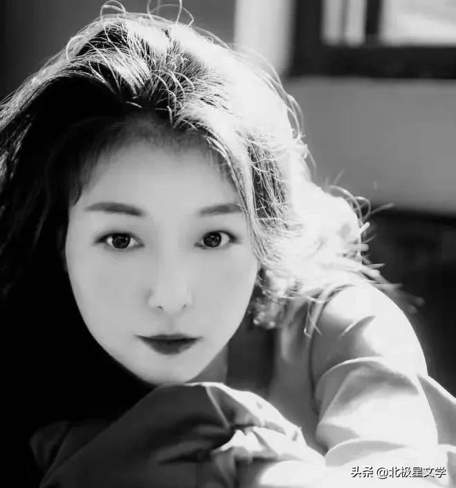 华语女诗人诗歌经典选读