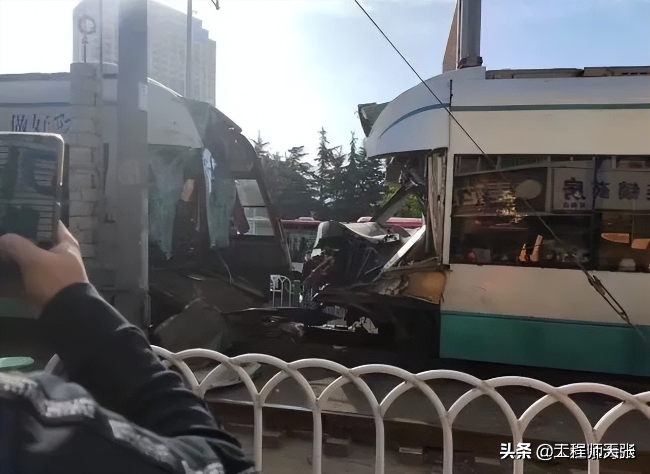 突发！大连有轨电车先后与2辆电车相撞致多人受伤，深度了解一下