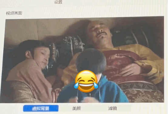 “社杂”大学生如何上网课？迷惑性背景登台亮相，老师大无语