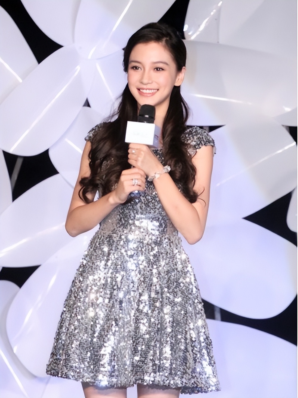 离婚2个月,再看黄晓明和杨颖的境遇,夫妻差距一目了然