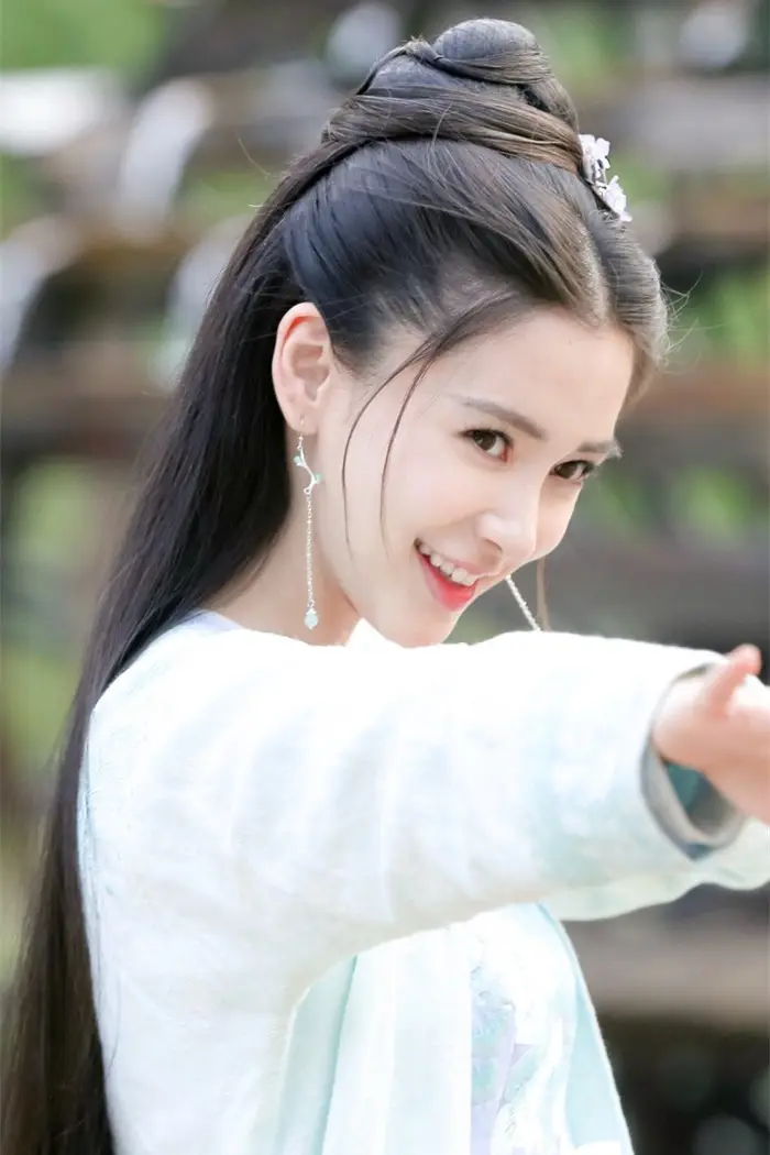 “呲牙咧嘴”别演回眸笑！有人回头一眼万年，有人我想给她按回去