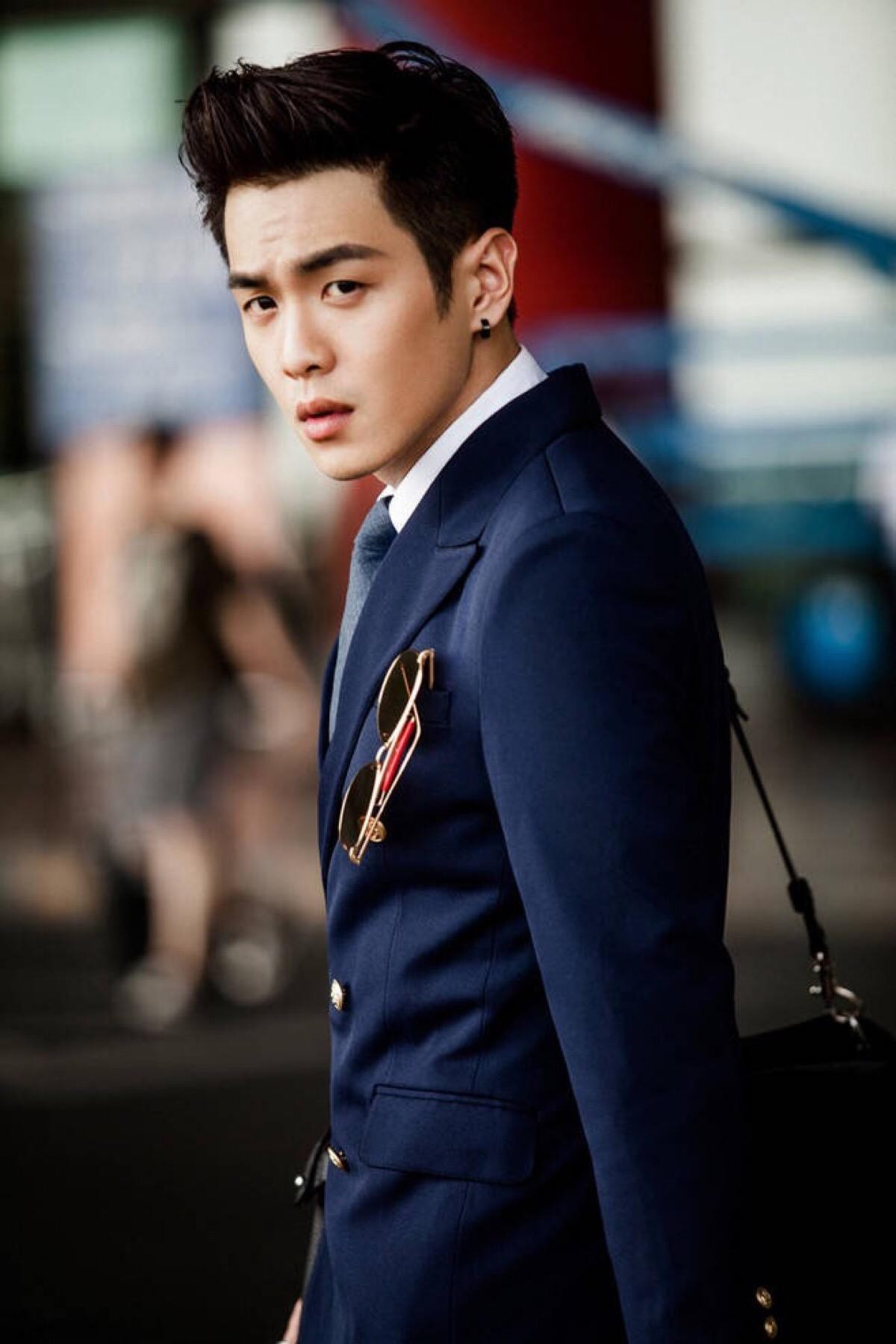 张若昀：我荒唐的父亲，自卑的童年，我的亲情带着泪