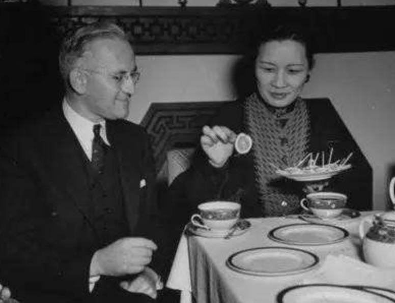 活了106岁的宋美龄：从小体弱，因癌症动过3次手术，有何高寿秘诀