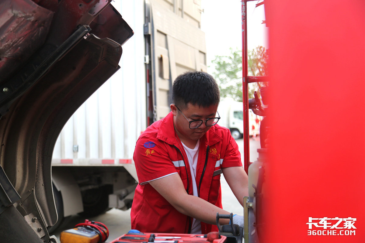 解放轻卡人物传，29岁成为维修部主任，开挂的人生是什么体验？