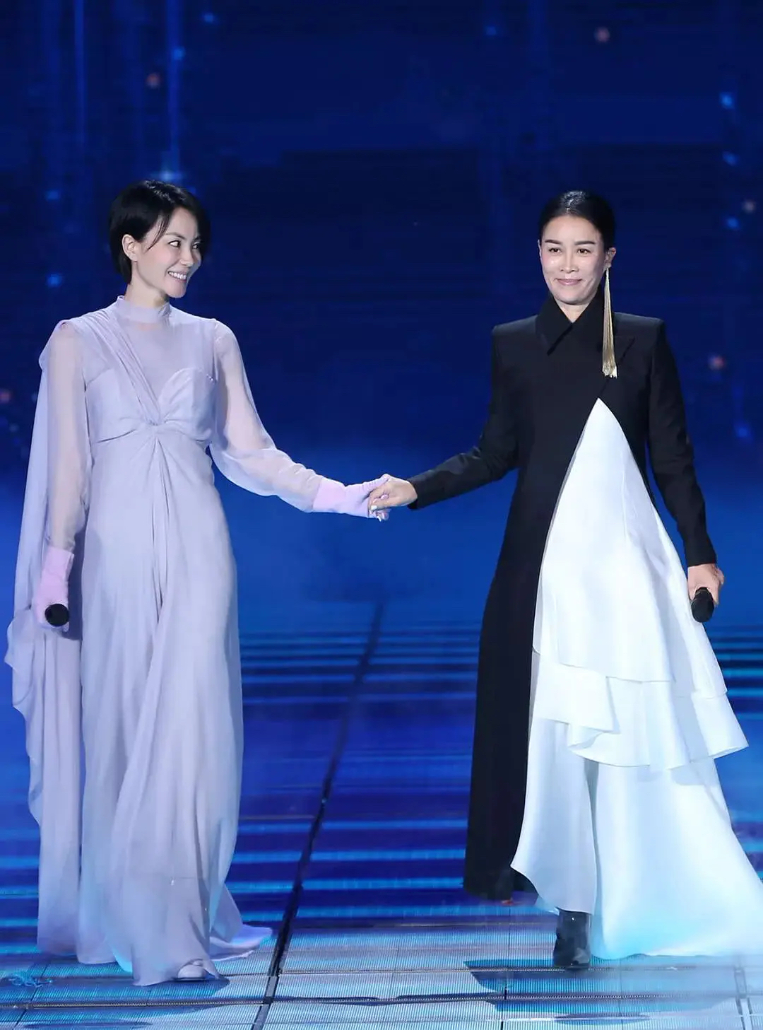 王菲爱过的5个男人，都是“弟弟辈”最小小11岁，她怎能下得了手