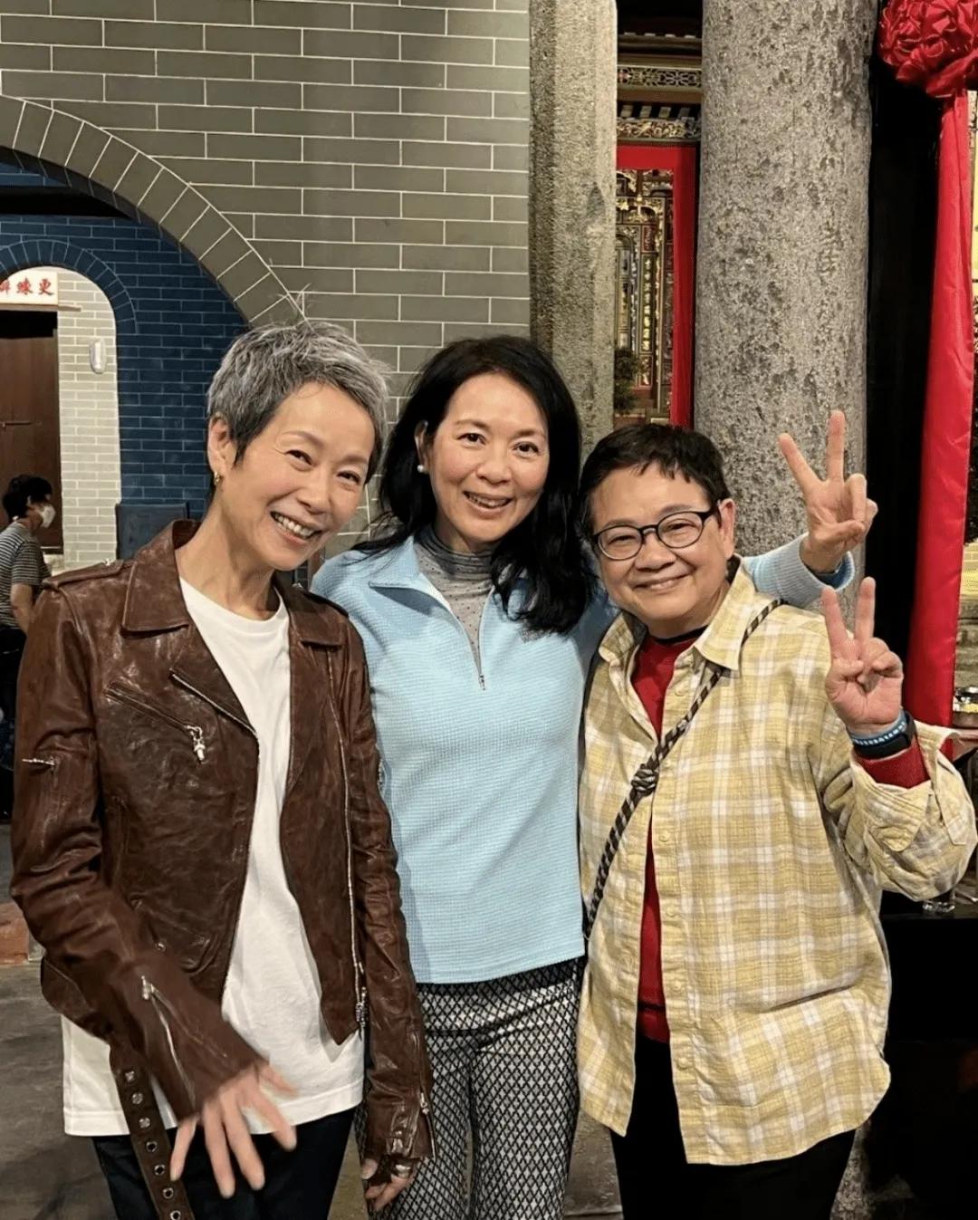 被6位女星惊艳到：白发不染，不整科技脸，用松弛感诠释优雅老去