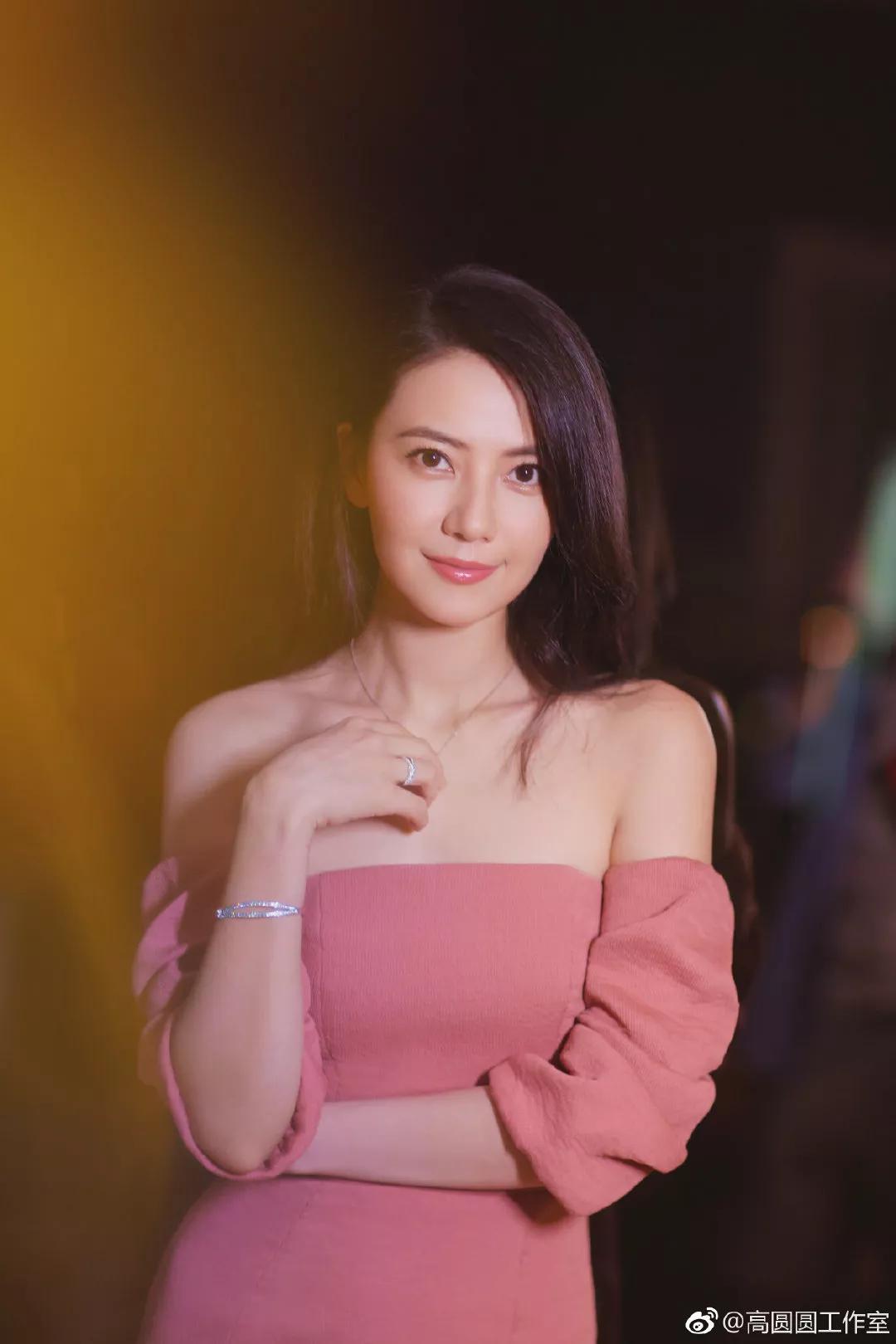 气质脱俗 美丽佳人高圆圆