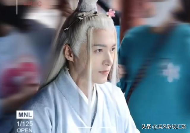 《长月烬明》罗云熙帅成手办，白鹿是灯下美人，郑国霖像20多岁