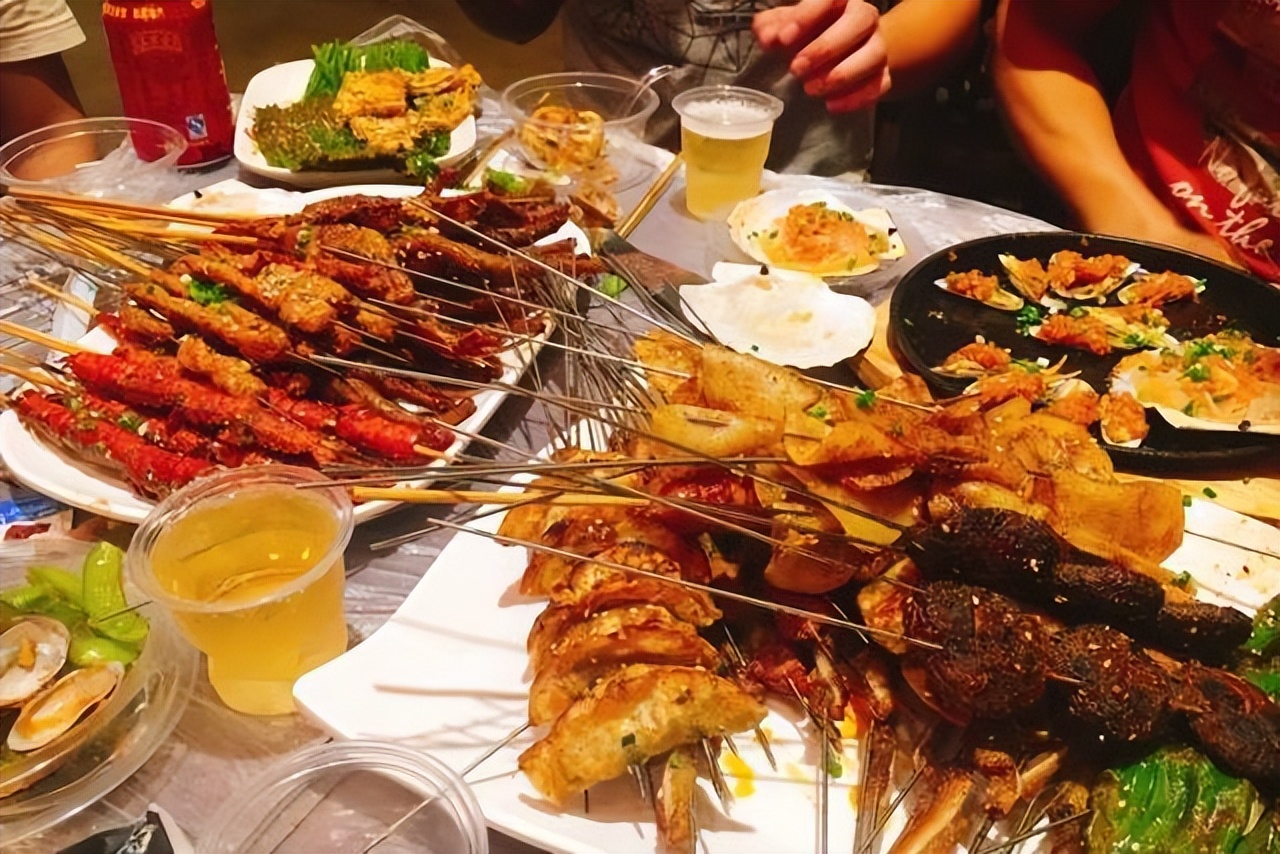 再不睡就要餓了！ 睡前肚子餓，該不該吃？