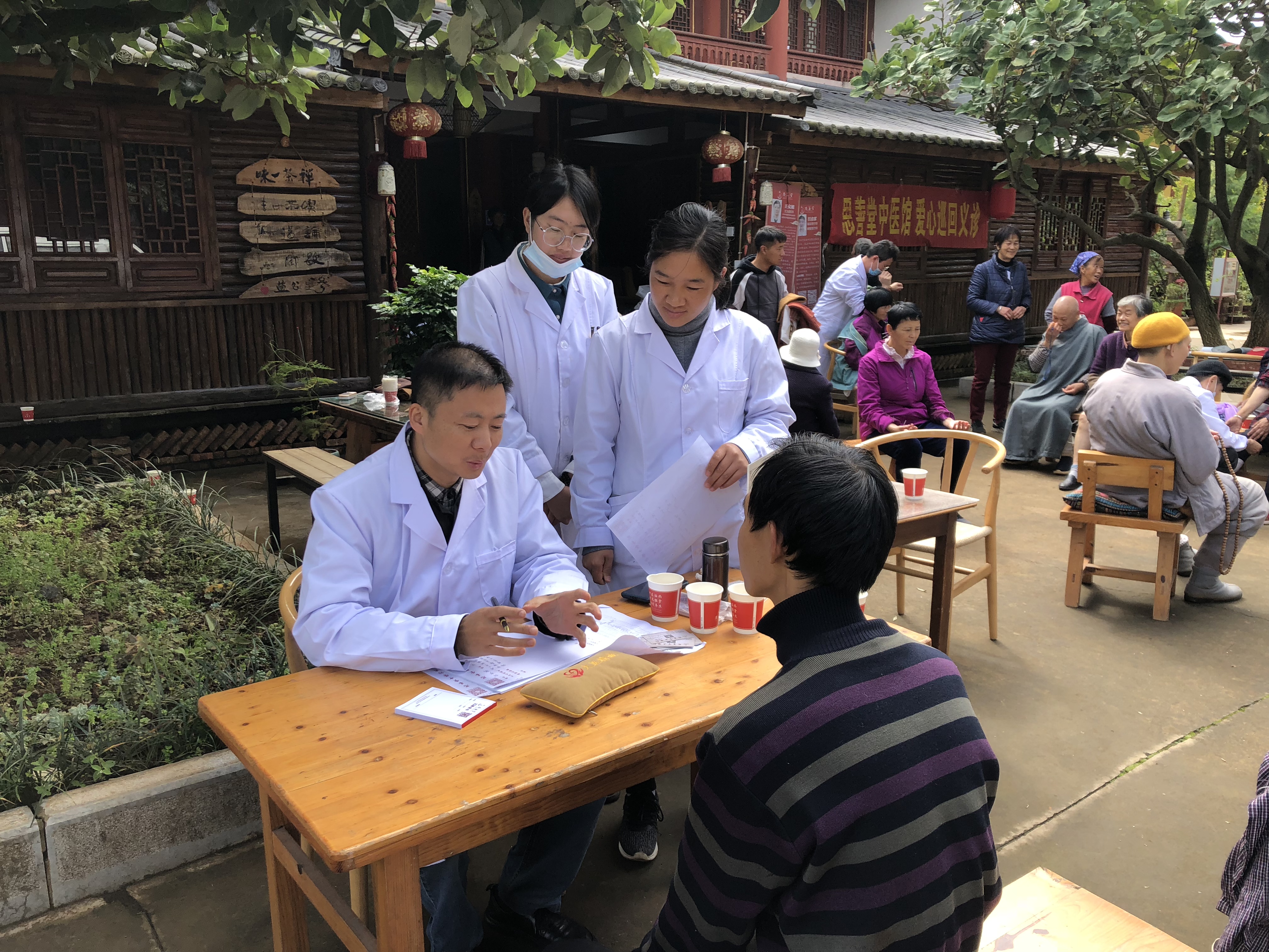 云南中医学院2017录取情况（云南大山里的中医团队义诊9年）