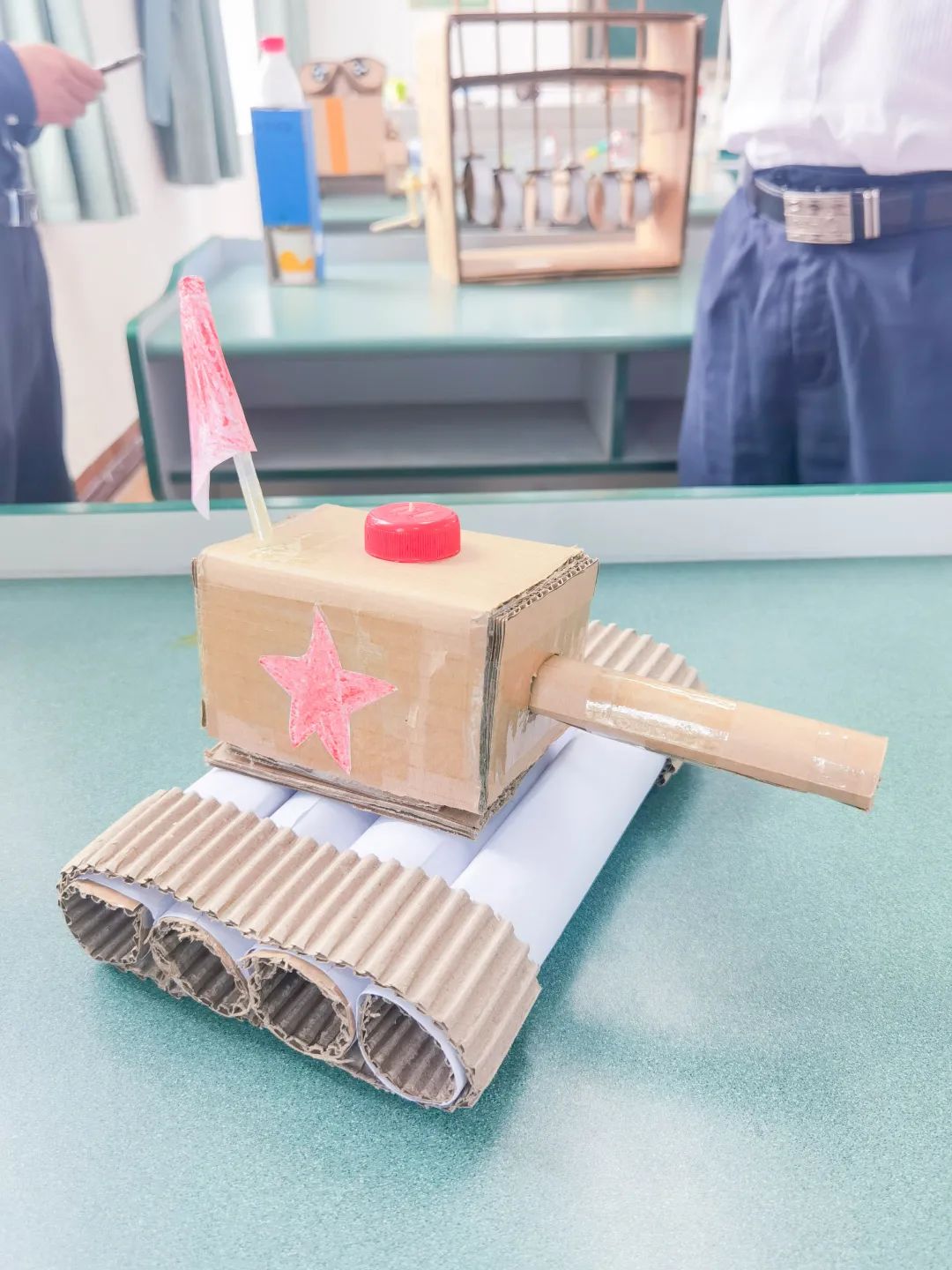 黄甲小学开展“人人参与科技节，我的科技节我做主”科技节活动