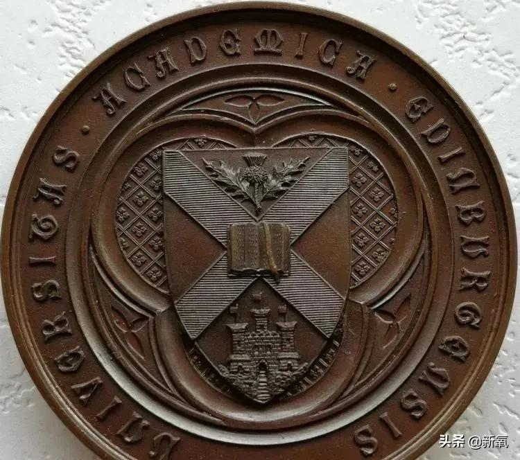 不同国家的文化特点和历史可以从校服上窥见一二