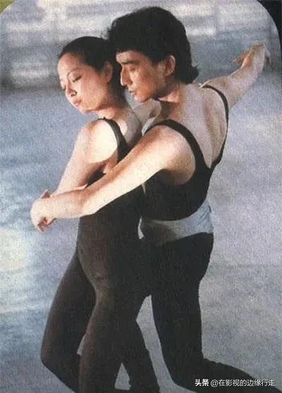 《摇滚青年》，其实是一个跳霹雳舞的青年，不过他的态度很摇滚