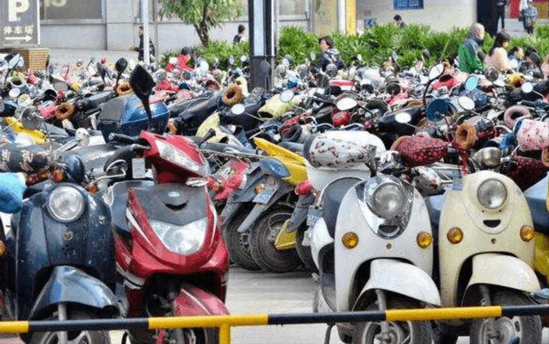 回收废旧电动车有多暴利？我们拿它当废铁，有人却靠它年入百万