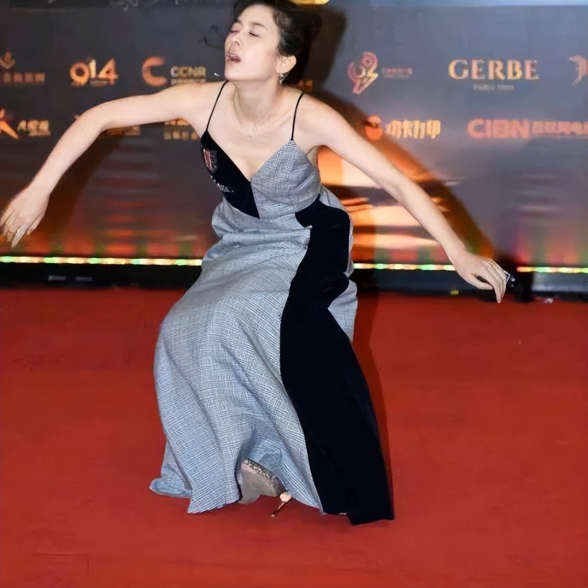 赵樱子：从收视女王到被窦骁无视，她能靠《浪姐》翻红吗？