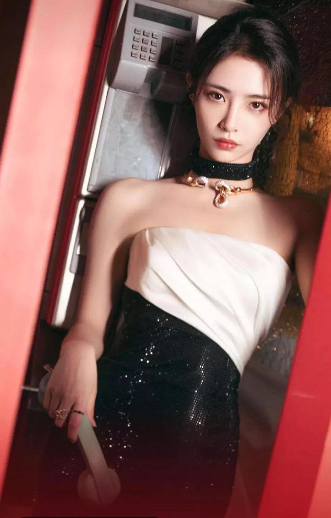 手机大片，女星周洁琼和许佳琪