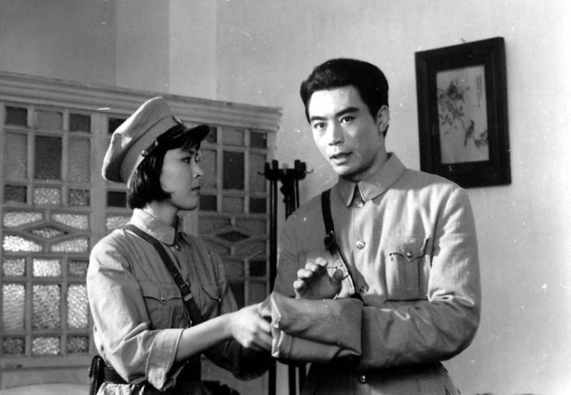 青年周恩来别硬演，朱亚文印象深，陈坤黄晓明不沾边，靳东也一般