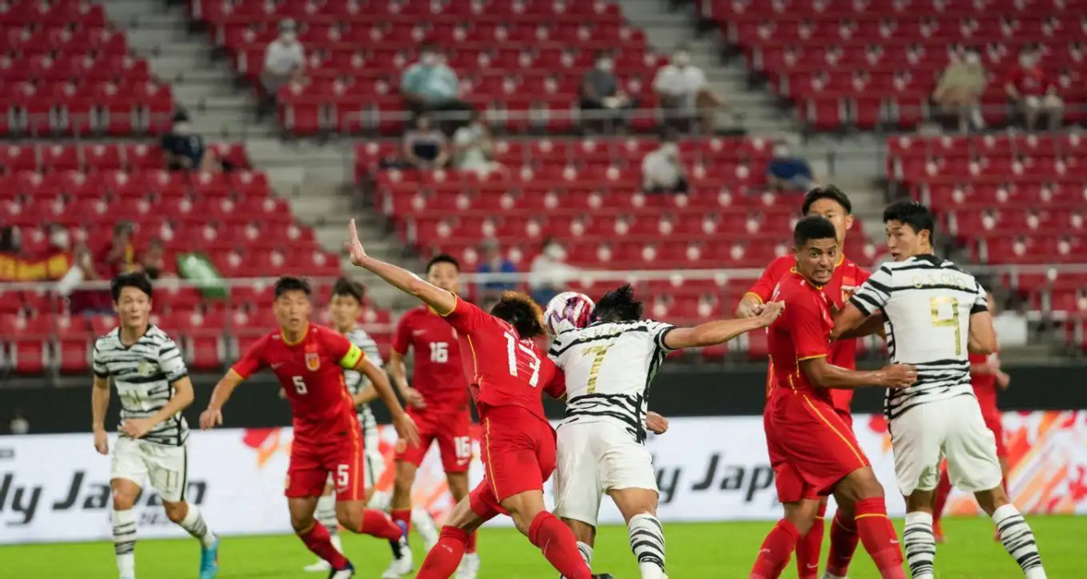 中国足球队跟韩国足球什么时候比赛(CCTV5直播！中国男足PK日本：1-0=24年首胜，扬科维奇战术有变)